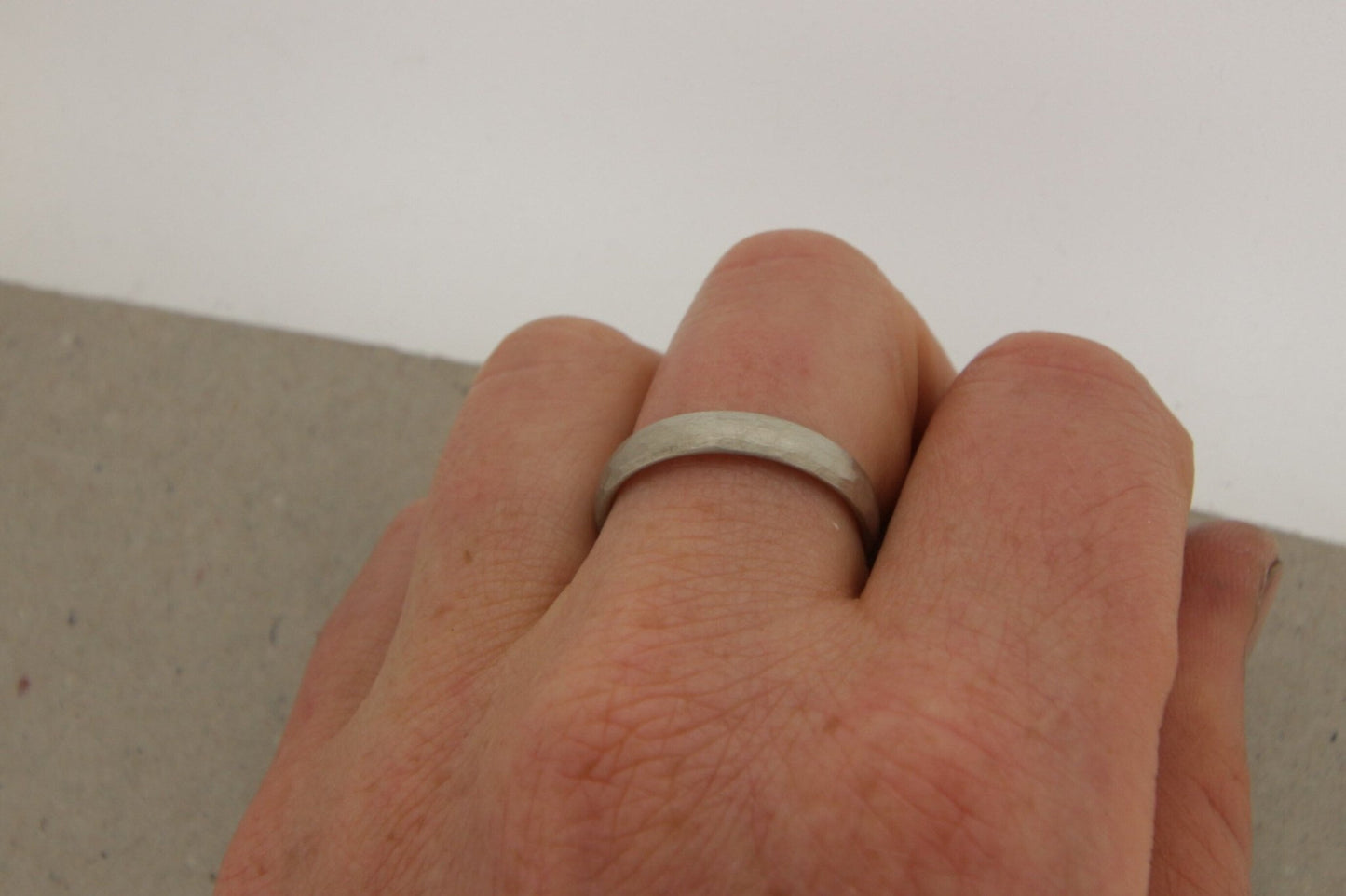 Weißgold Eheringe (333/585/750/) | mit Hammerschlag - Goldschmiede Miret