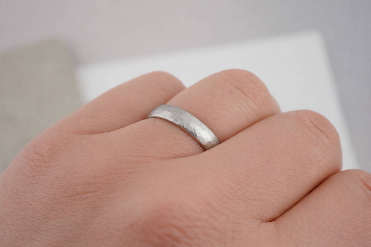 Eheringe aus Platin und Haselnussgold, 3 und 4,5 mm – Schmuckatelier Miret, Goldschmiede Hamburg