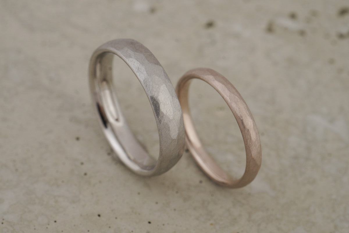 Eheringe aus Platin und Haselnussgold, 3 und 4,5 mm – Schmuckatelier Miret, Goldschmiede Hamburg