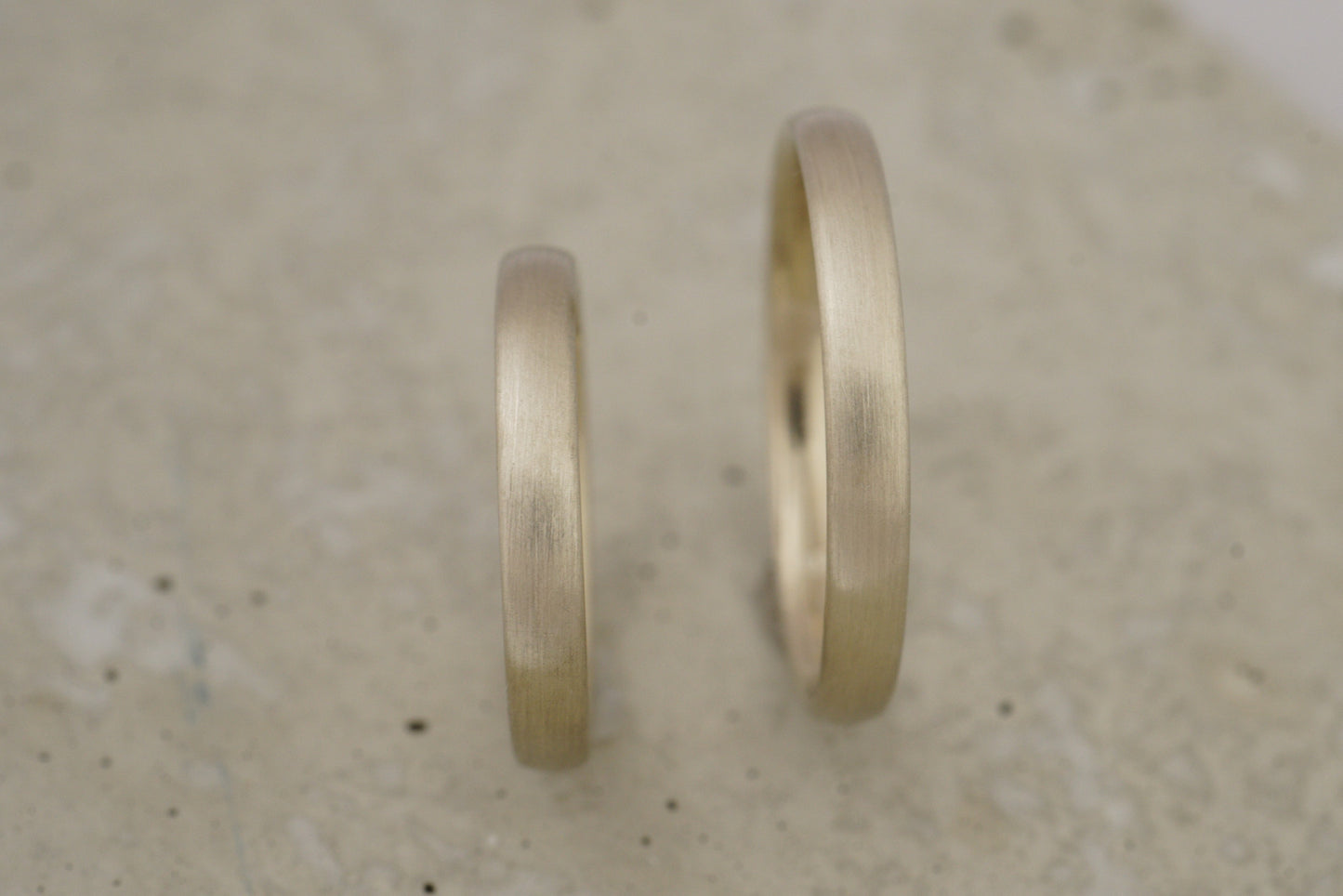 Champagnergold Eheringe, oval, matt, recycelt (3/3mm)