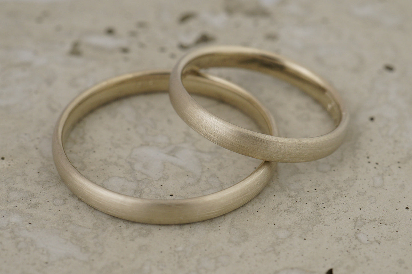 Champagnergold Eheringe, oval, matt, recycelt (3/3mm)