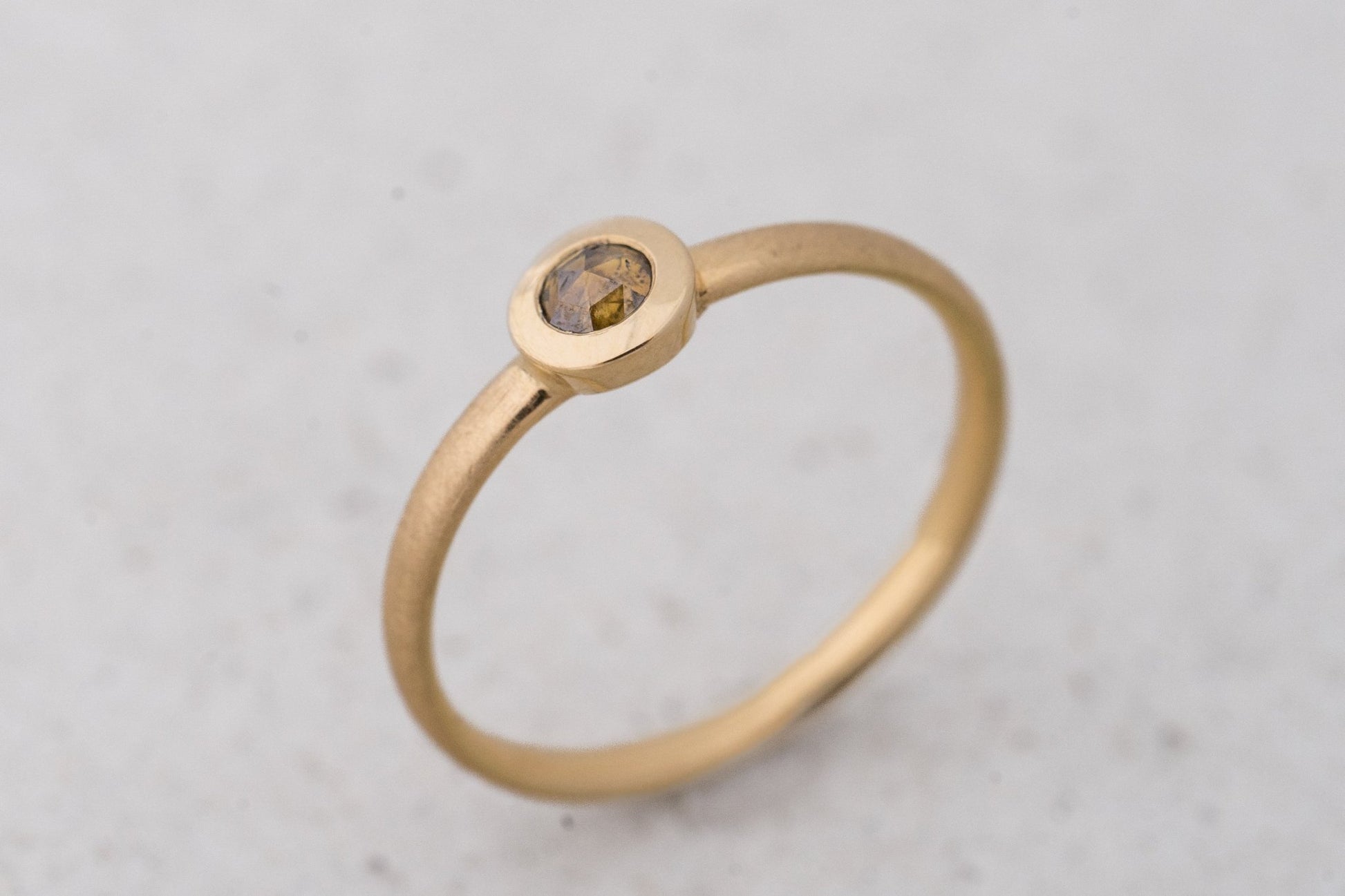 Antragsring Verlobungsring Außergewöhnlich mit einem braunen Diamanten im Rosenschliff - Goldschmiede Miret