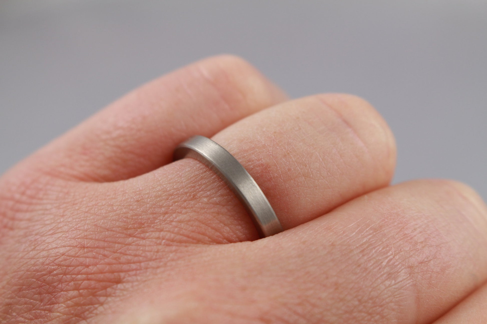 Gerade schlichte eckige Eheringe Palladium Weißgold Platin 333 585 750 Goldschmiede Hamburg Ina Stehle Ina Miret