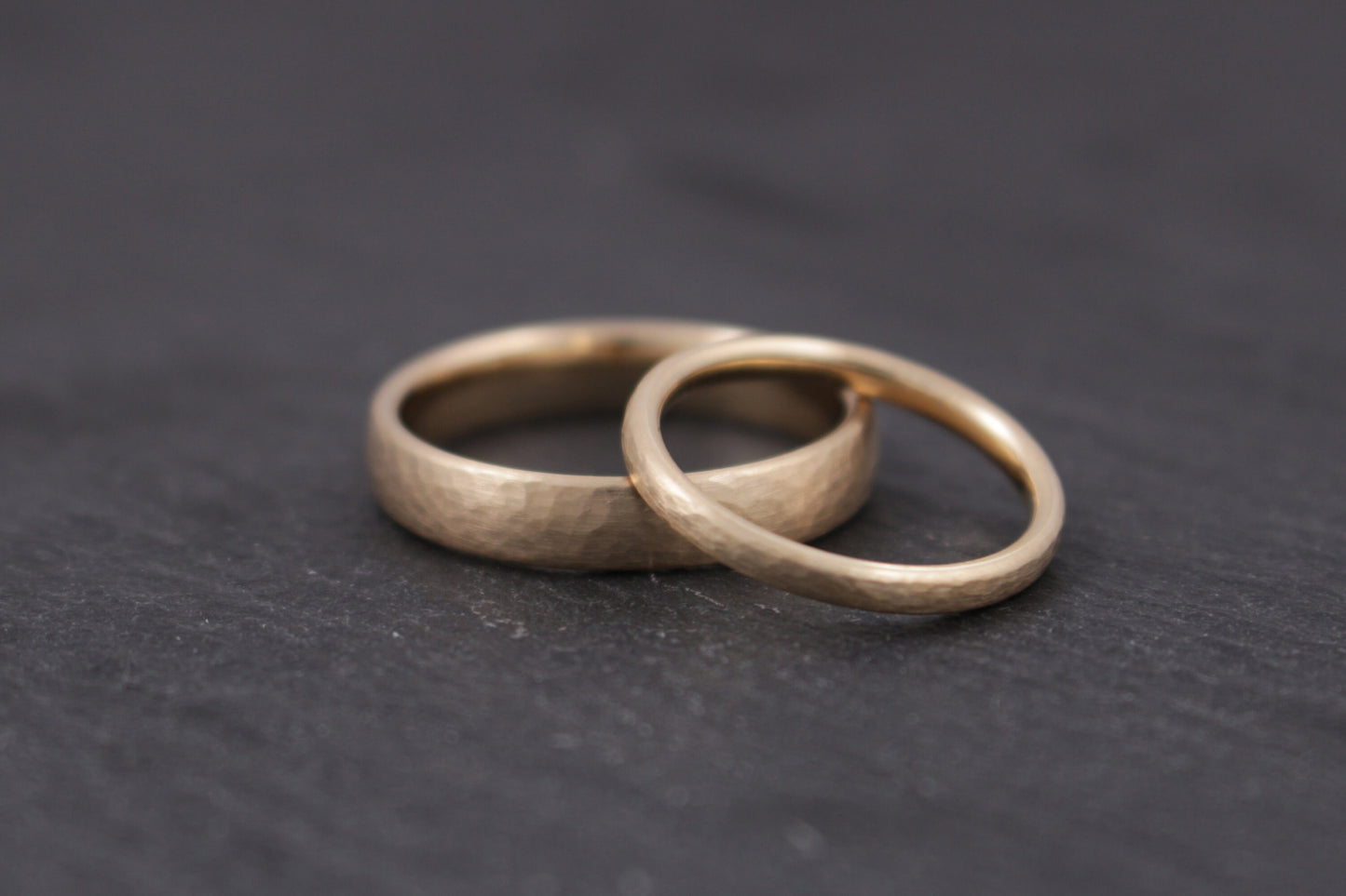 Eheringe Rosegold gehämmert 585 333 750 Rotgold Hammerschlag oval rund abgerundet gewölbt Hamburg Ina Stehle Ina Miret Goldschmied