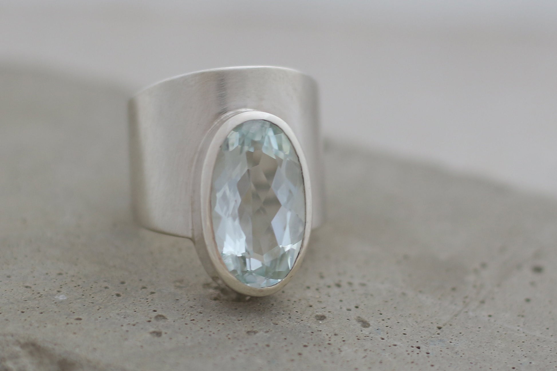 Silberring mit facettiertem Aquamarin