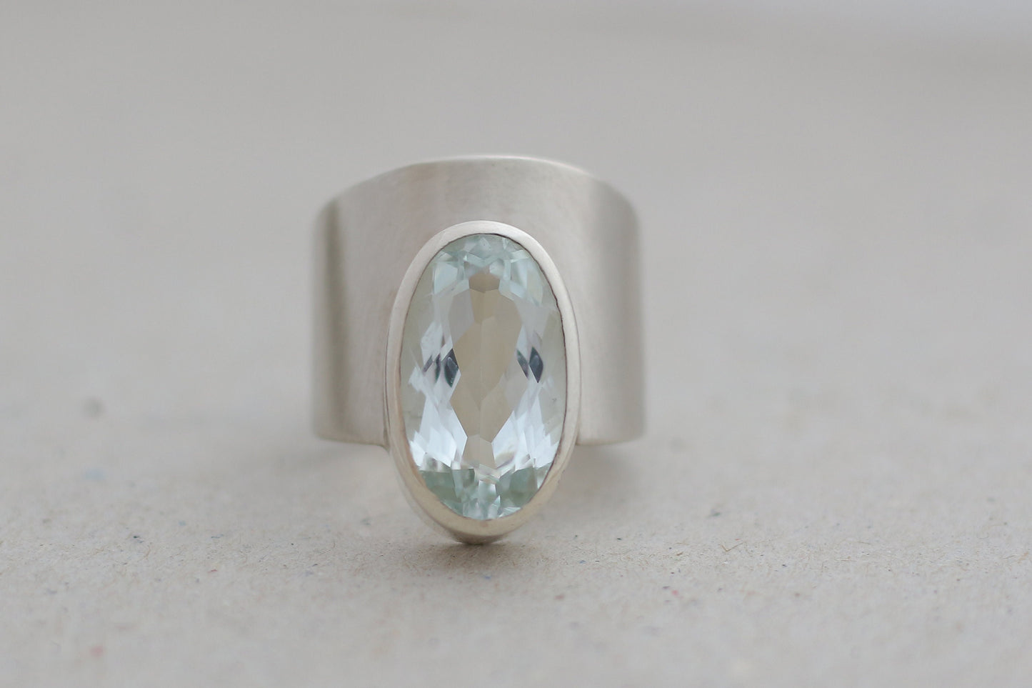 Silberring mit facettiertem Aquamarin