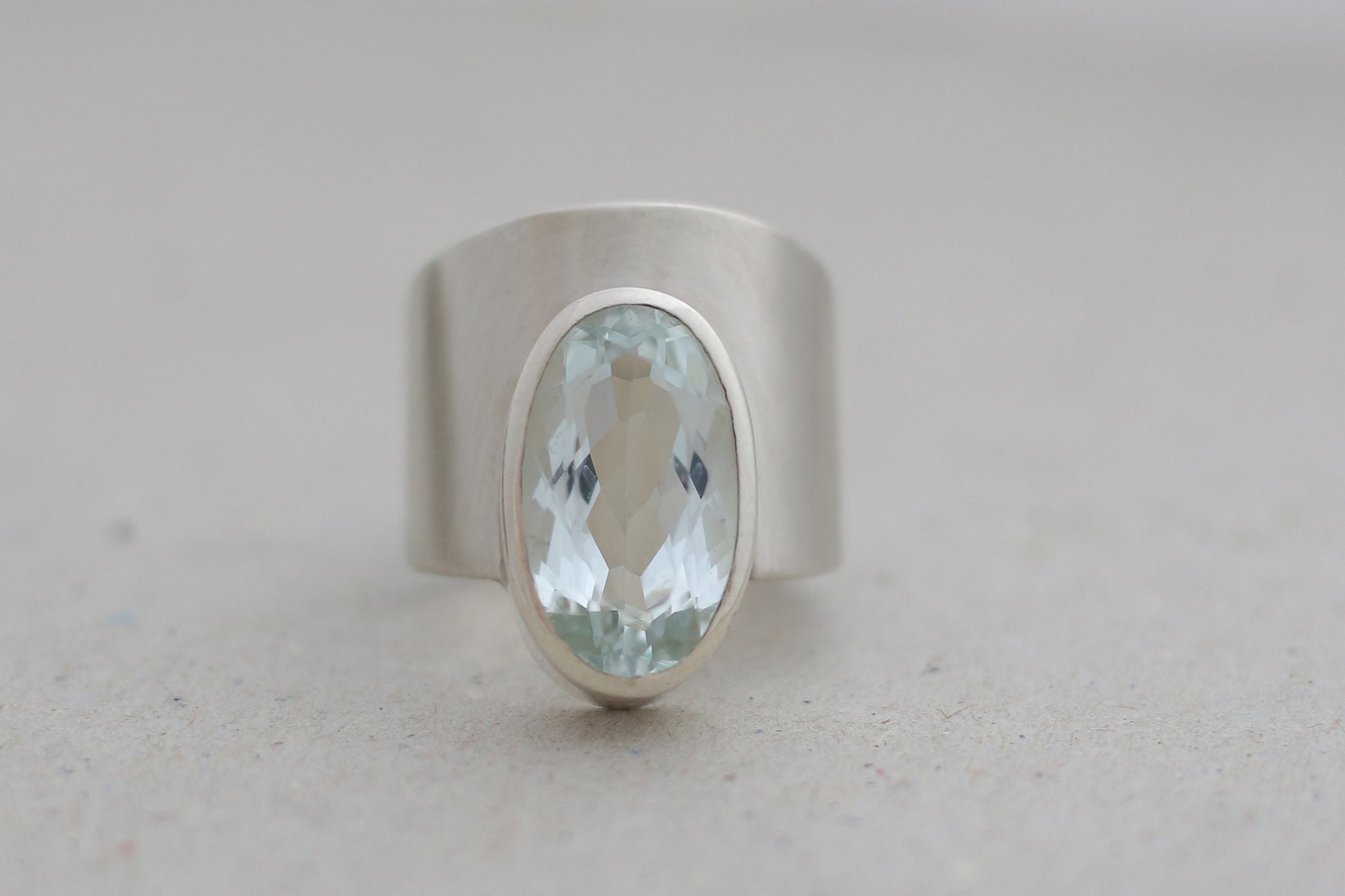 Silberring mit facettiertem Aquamarin
