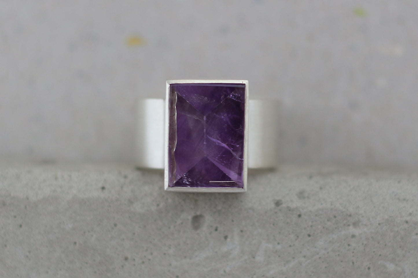 Eckiger Amethyst