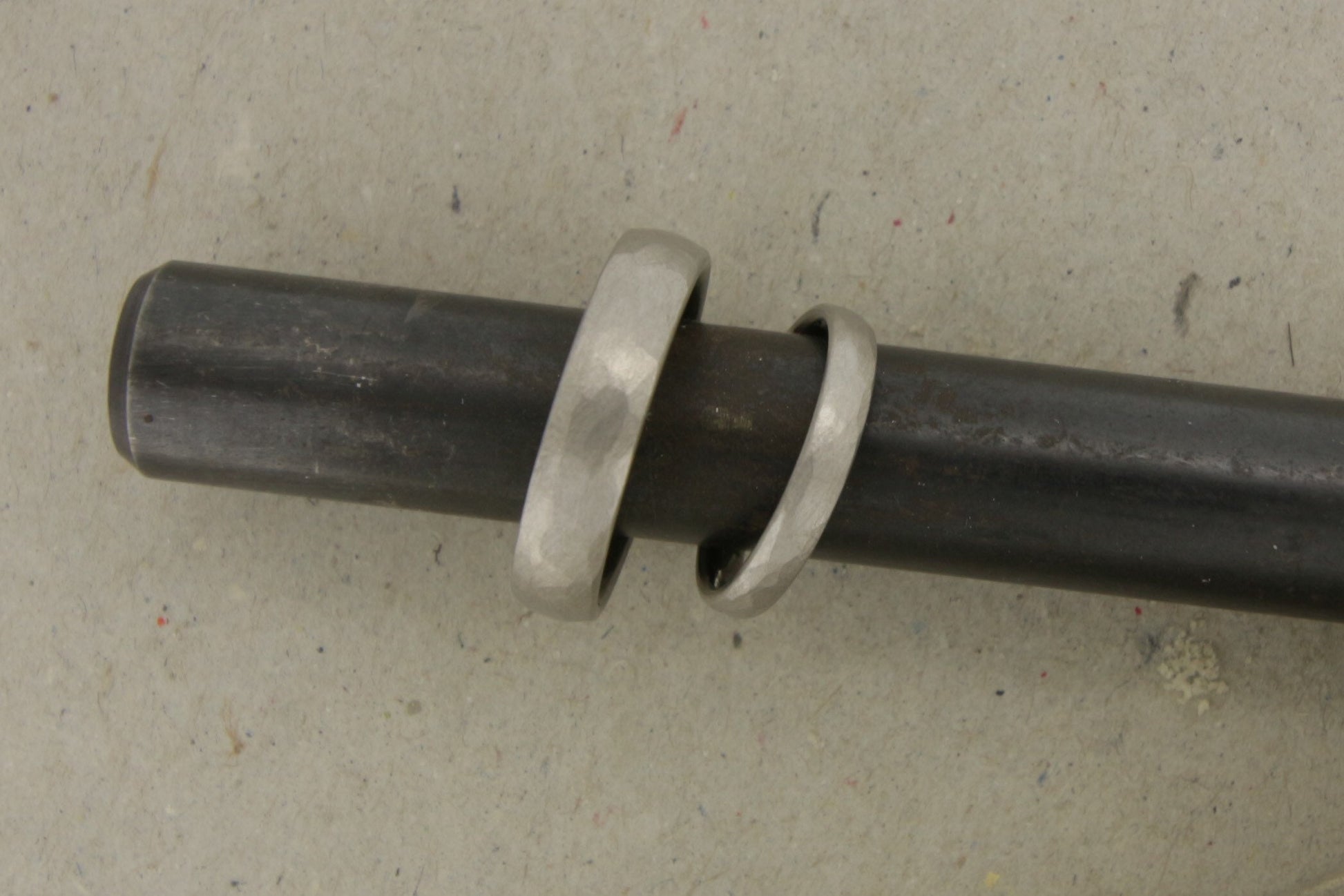 Dunkle Trauringe Eheringe