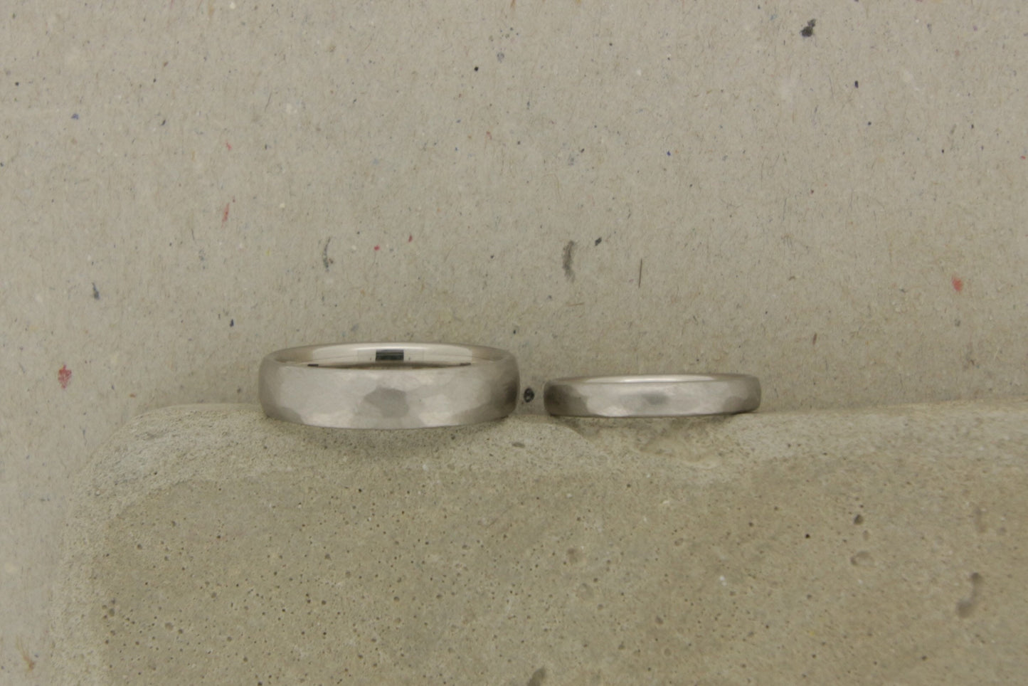 Dunkelgraues Edelmetall