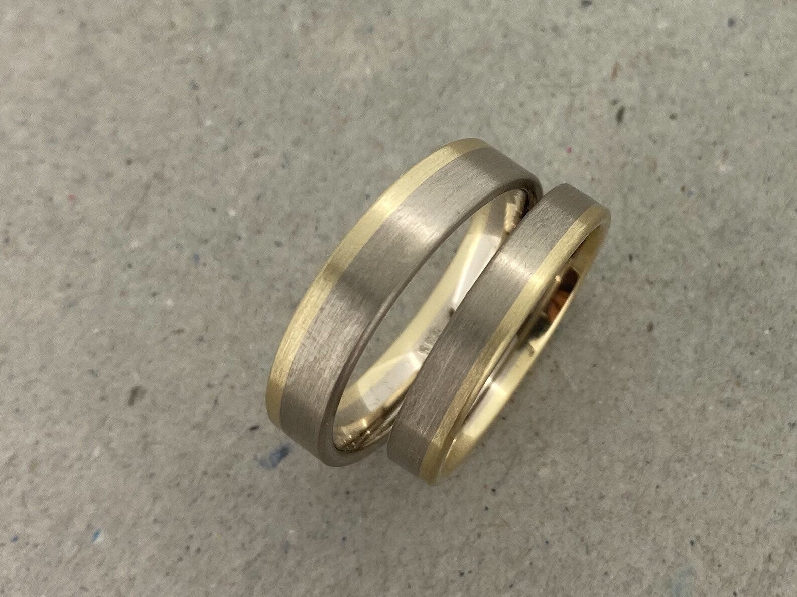 Zweifarbige Eheringe streifen, Palladium und Gelbgold