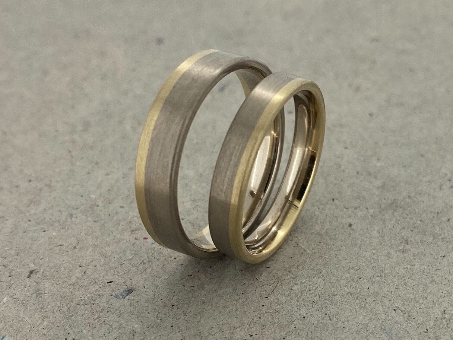 Zweifarbige Eheringe streifen, Palladium und Gelbgold
