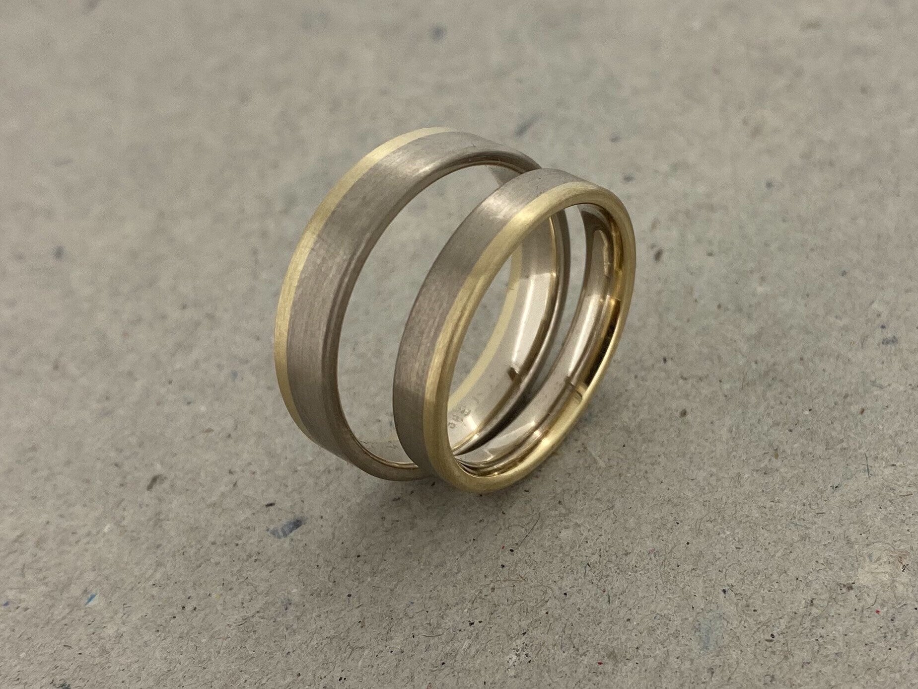 Zweifarbige Eheringe streifen, Palladium und Gelbgold