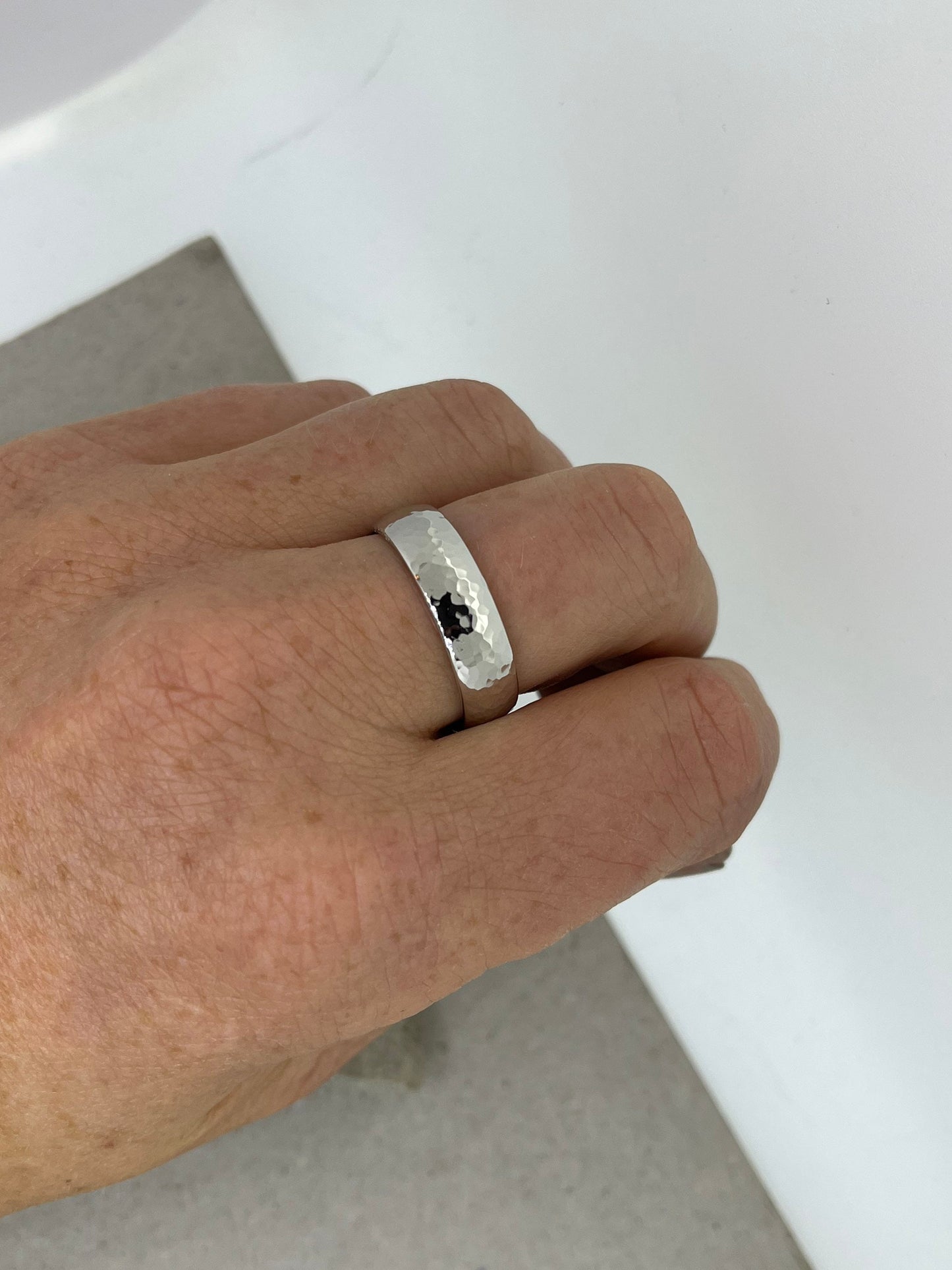 Eheringe Platin Hammerschlag, poliert