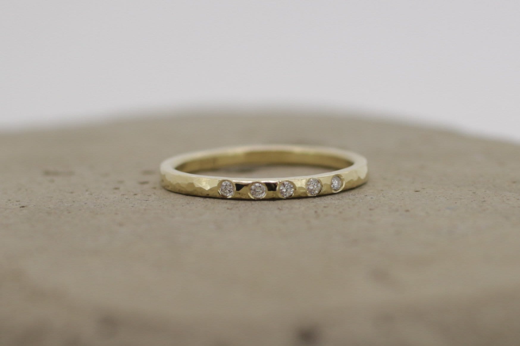 Schmaler Zusteckring mit Brillanten