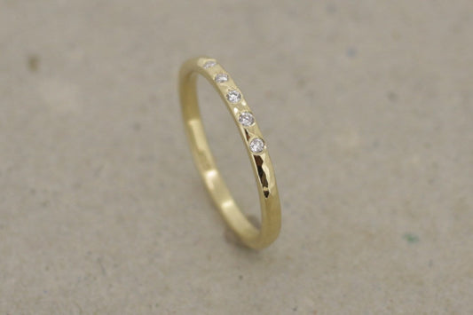 Schmaler Zusteckring mit Brillanten
