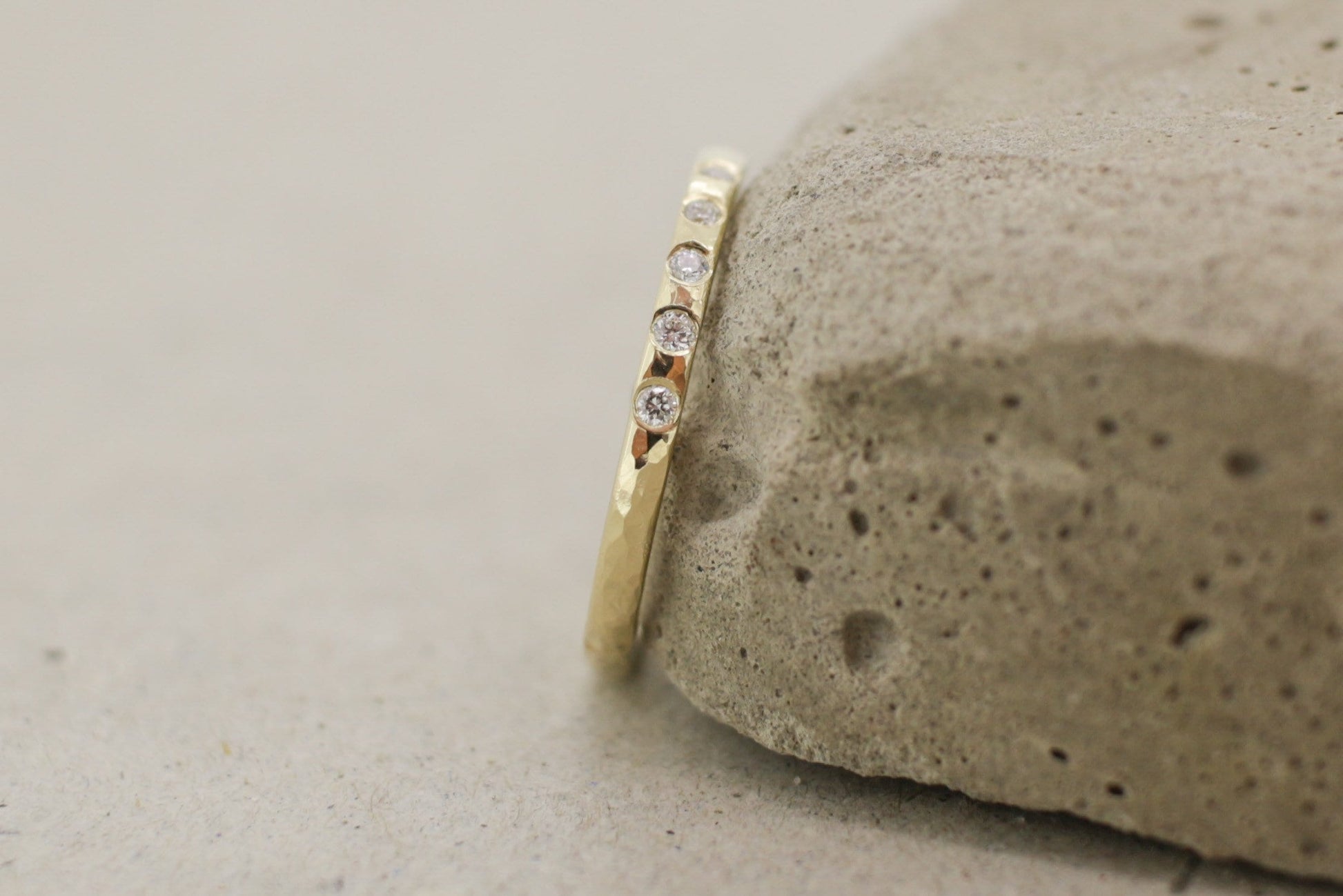 Schmaler Zusteckring mit Brillanten