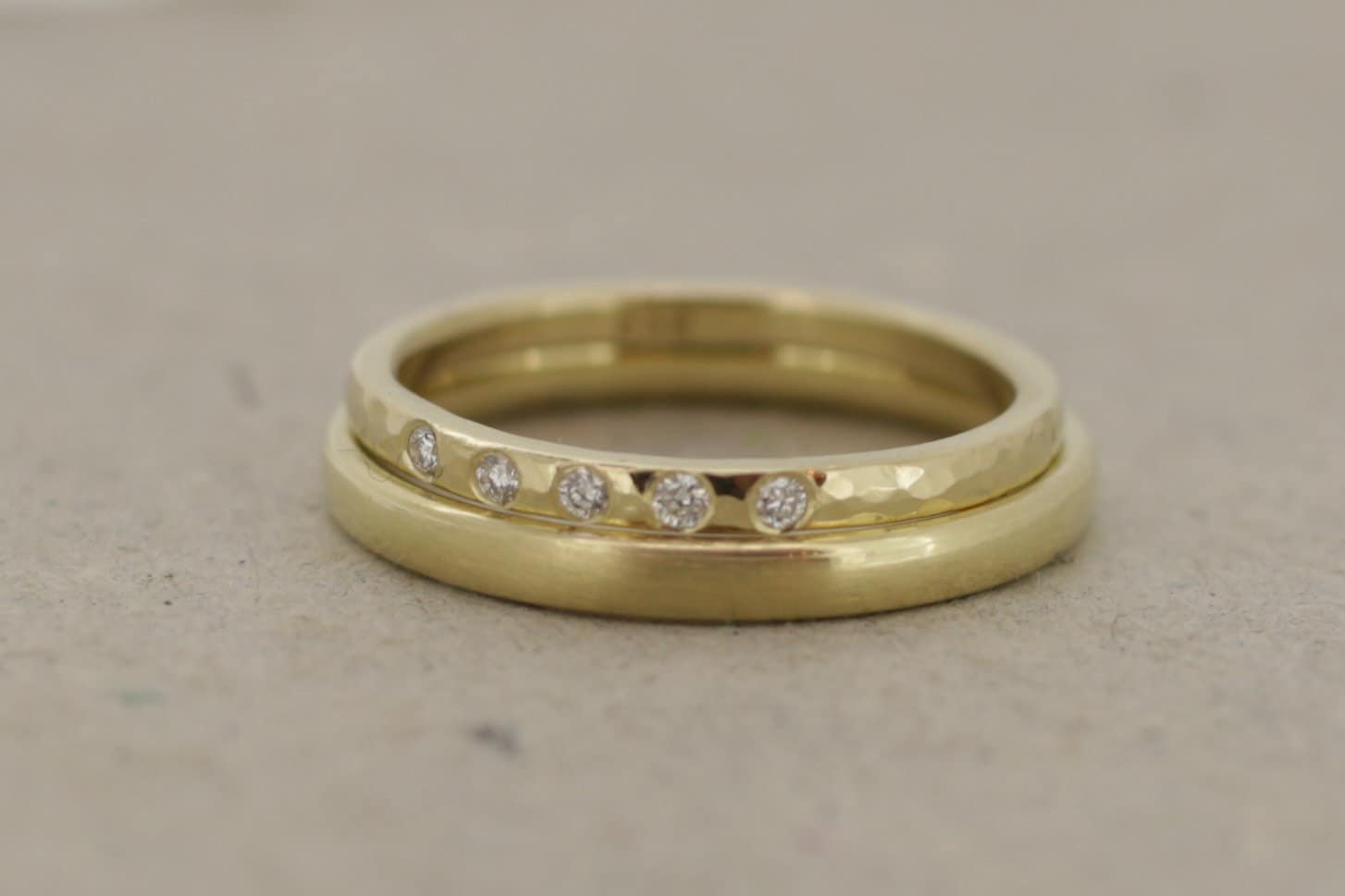 Schmaler Zusteckring mit Brillanten