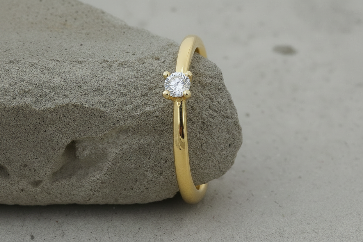 Zarter Verlobungsring mit Brillant