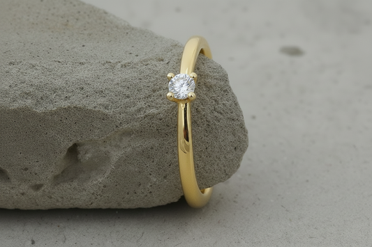 Zarter Verlobungsring mit Brillant