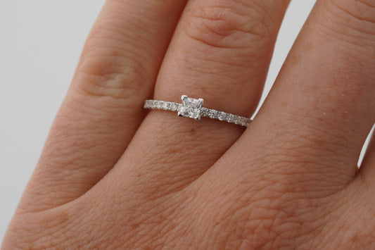 Princess cut Ring