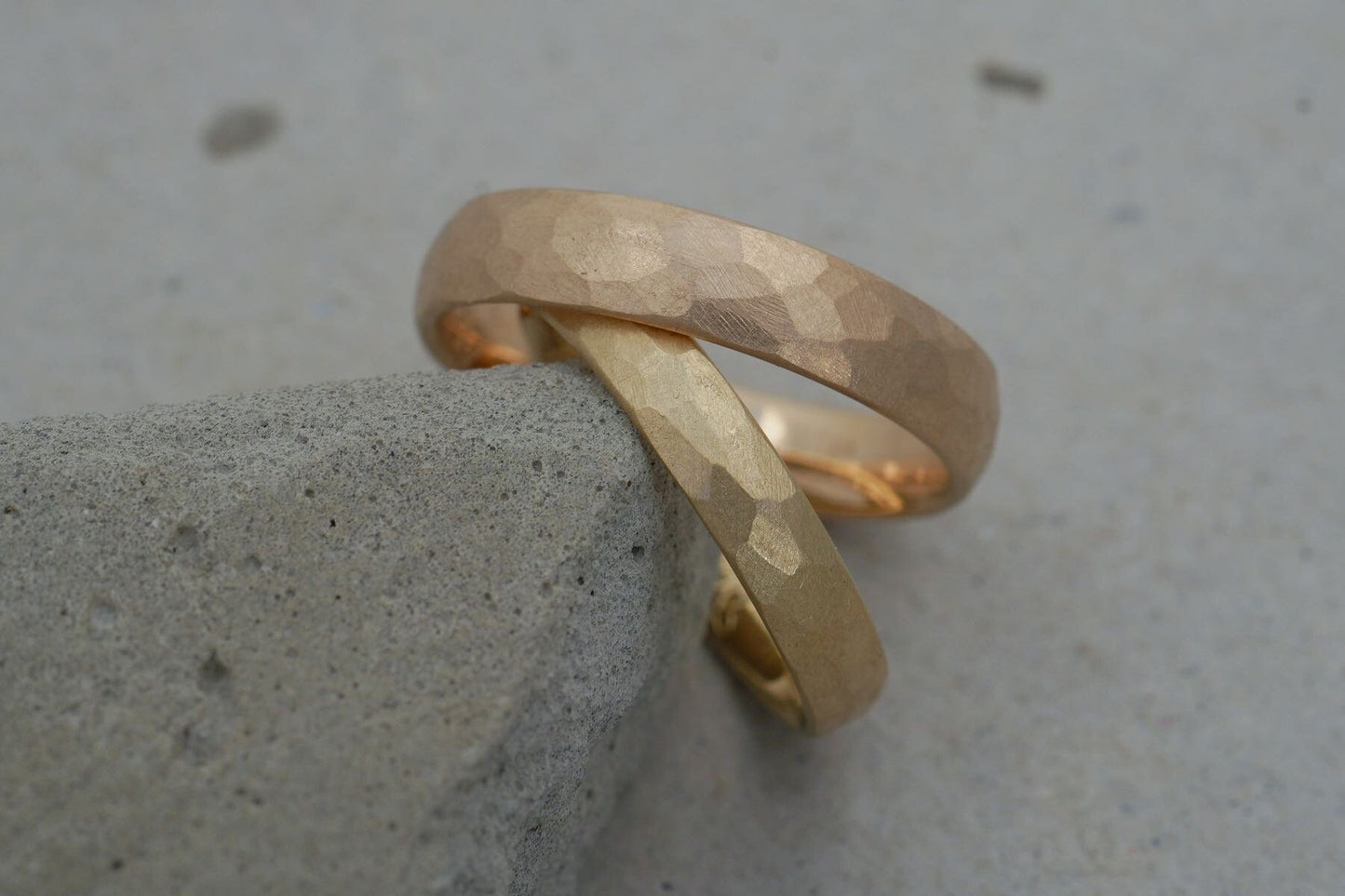 Roségold und Gelbgold Eheringe