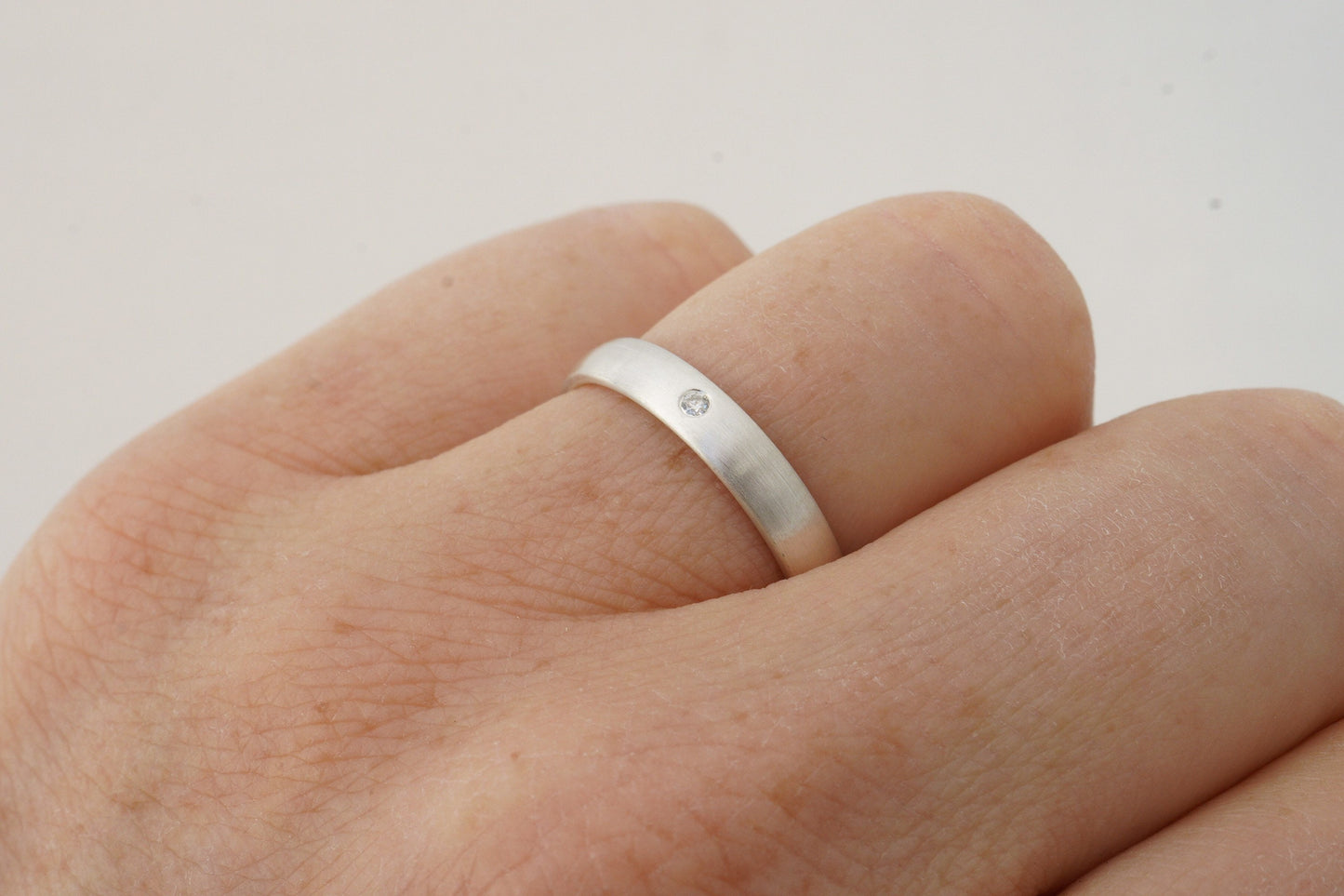 Silber Eheringe (925) | mit Brillant | oval, matt | 4 mm