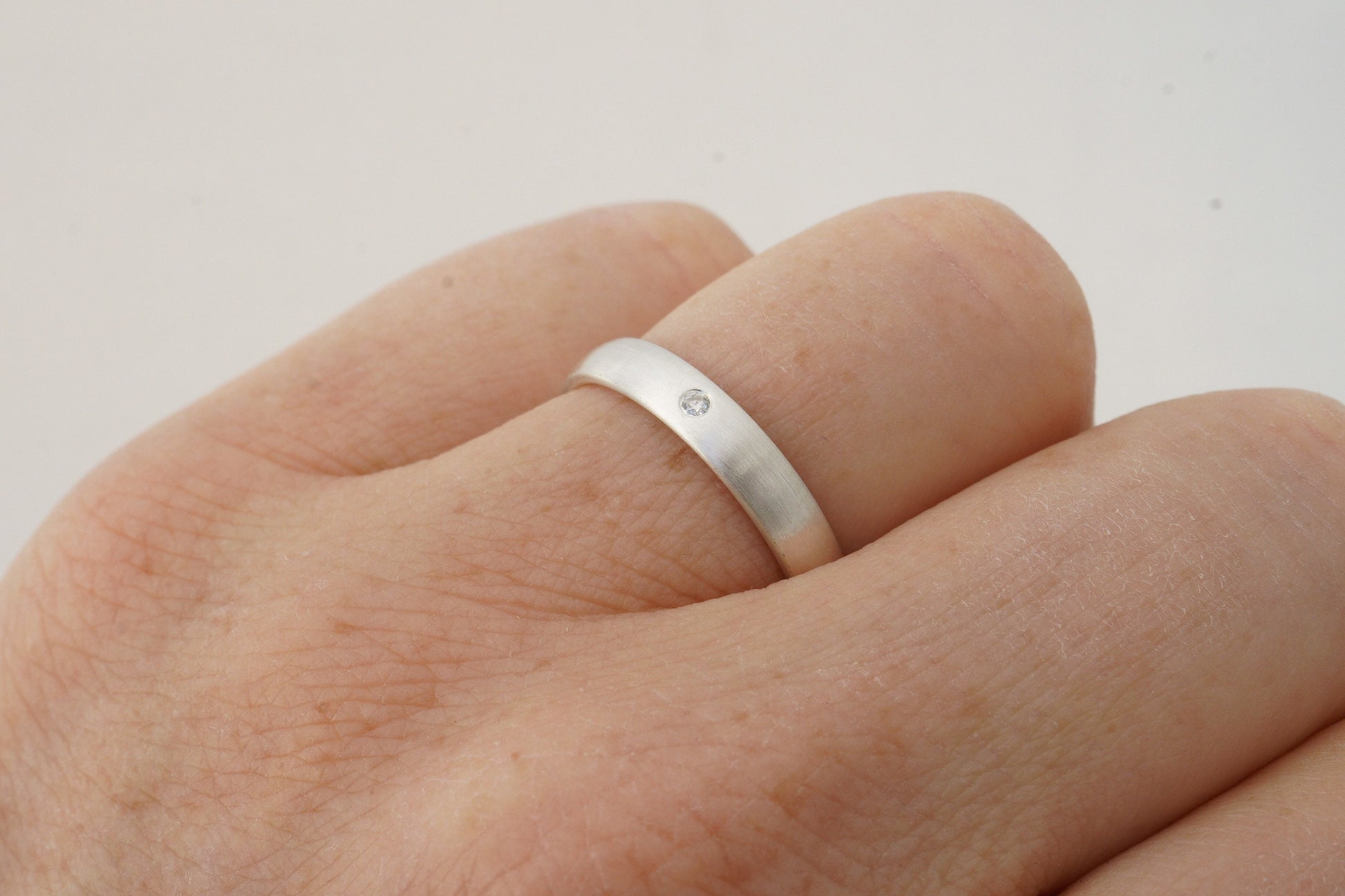 Silber Eheringe (925) | mit Brillant | oval, matt | 4 mm