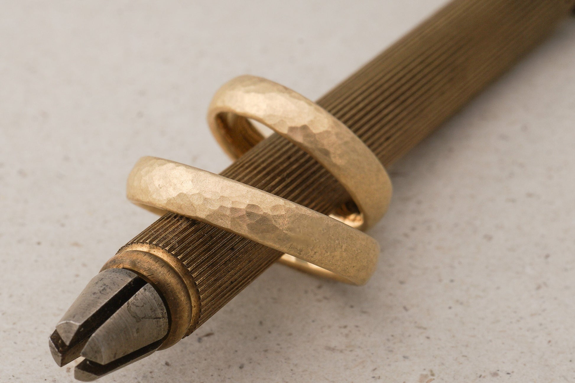 Rosegoldene Eheringe mit Hammerschlag, Trauringe Fairtrade