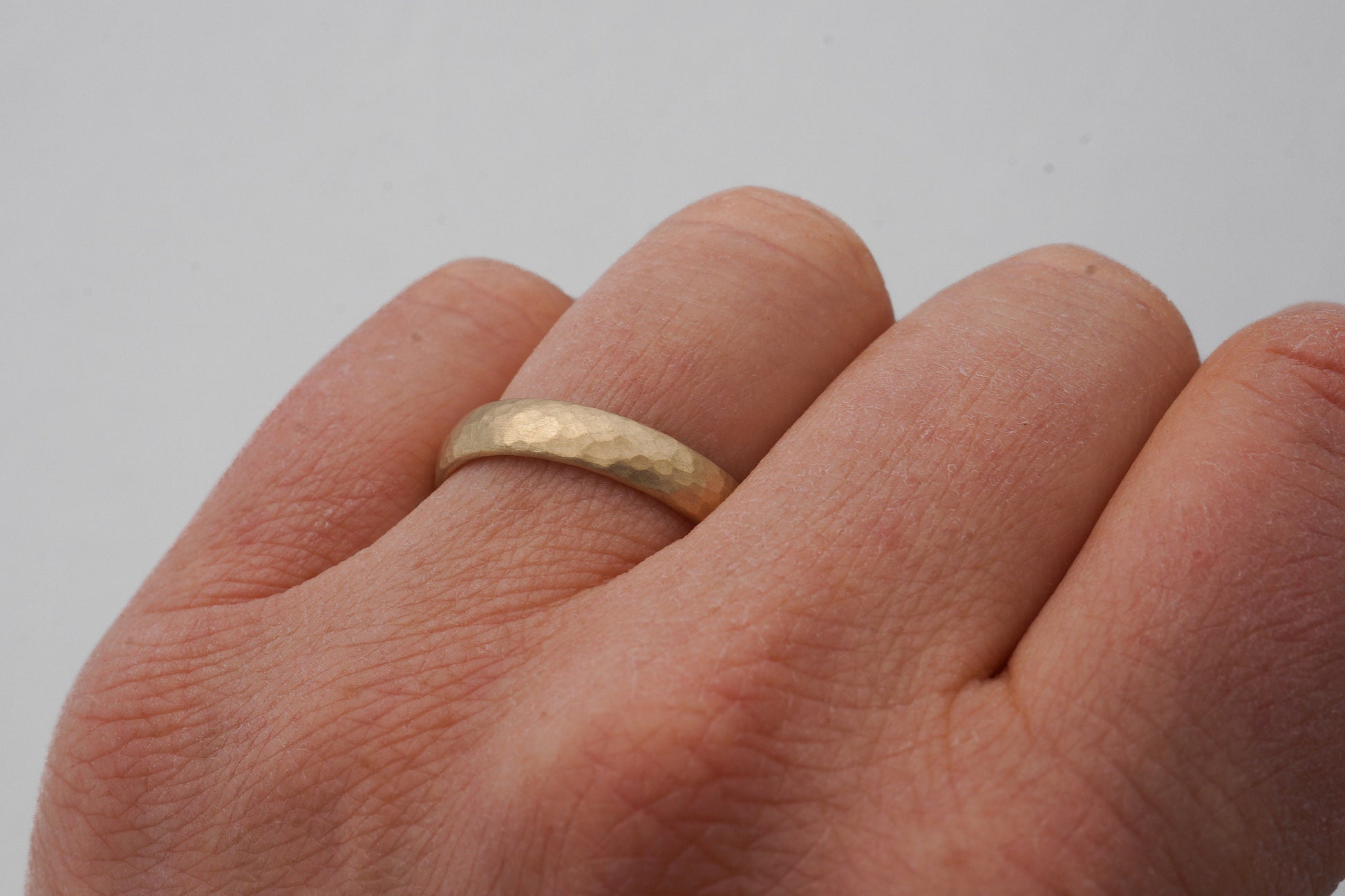 Rosegoldene Eheringe mit Hammerschlag, Trauringe Fairtrade