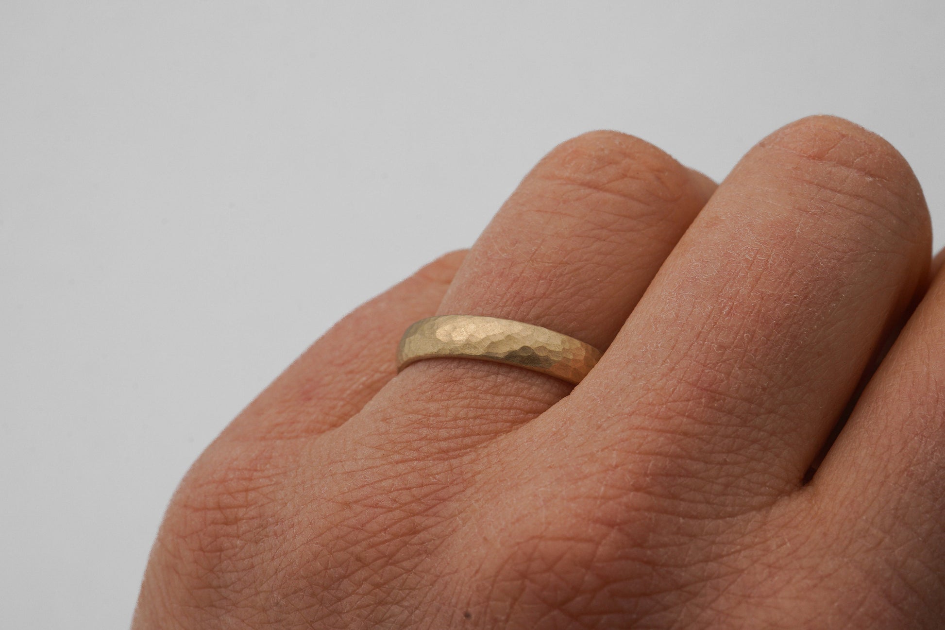 Rosegoldene Eheringe mit Hammerschlag, Trauringe Fairtrade