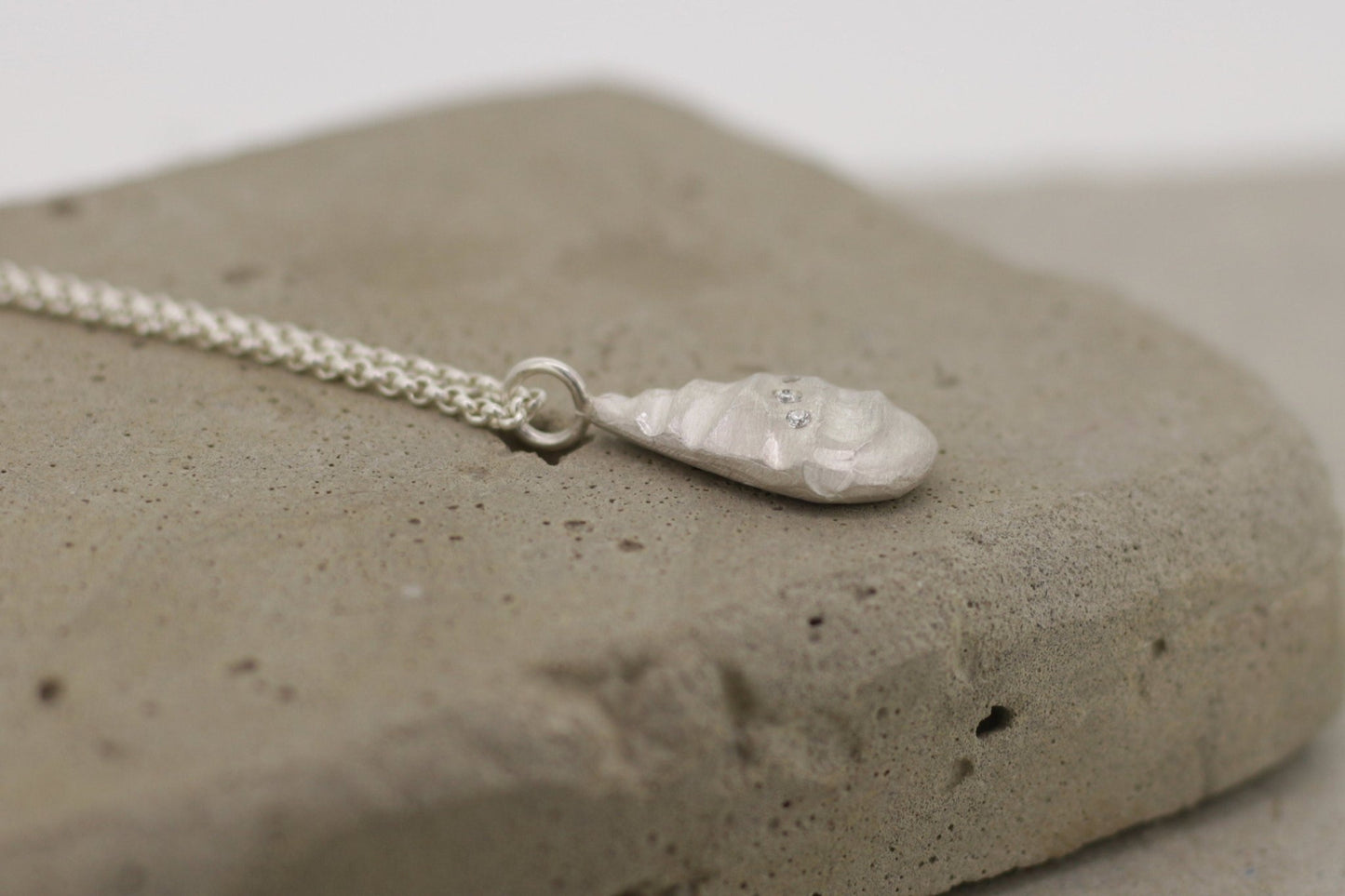 Anhänger Silber flacher Tropfen - Goldschmiede Miret