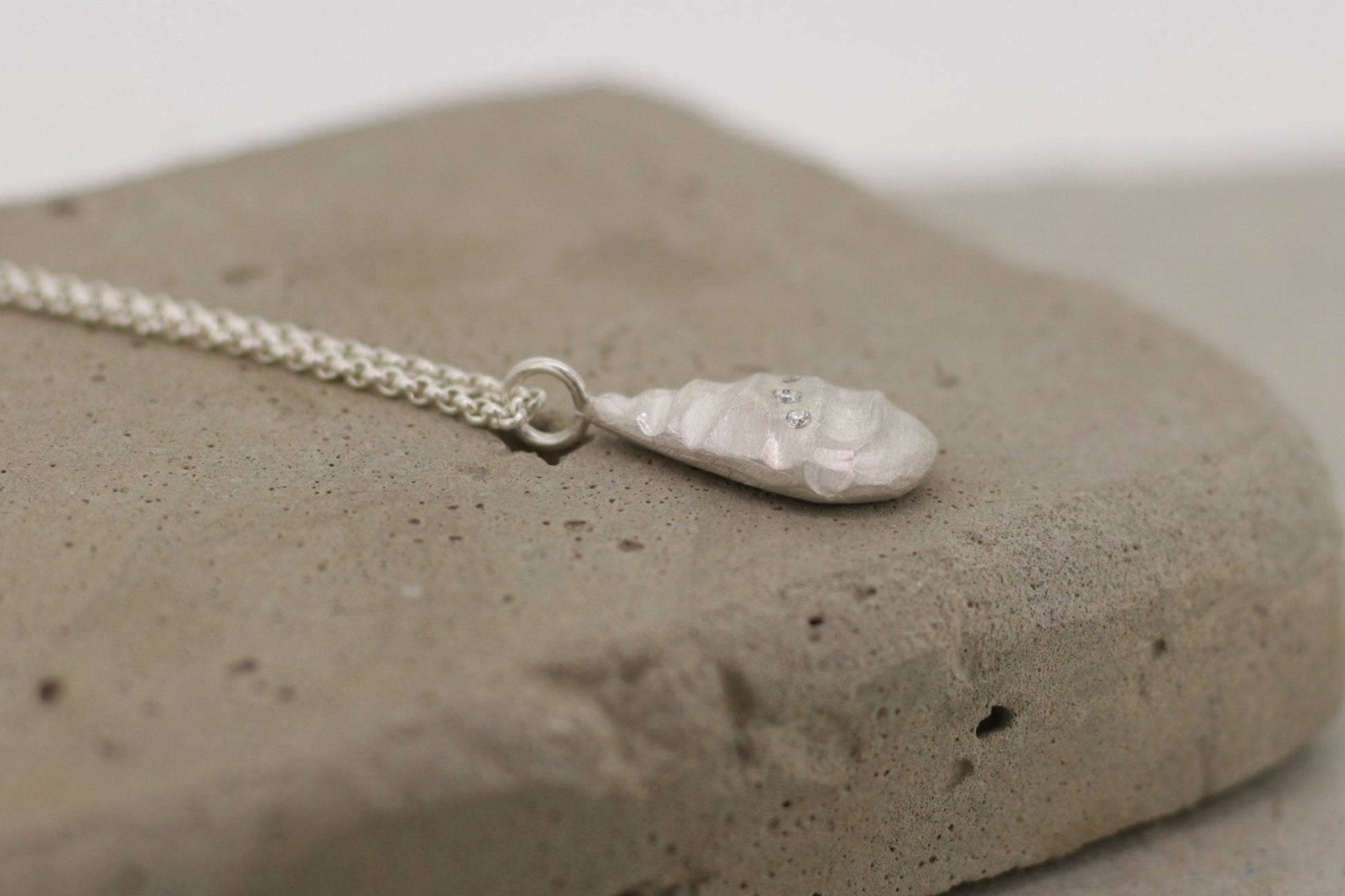 Anhänger Silber flacher Tropfen - Goldschmiede Miret