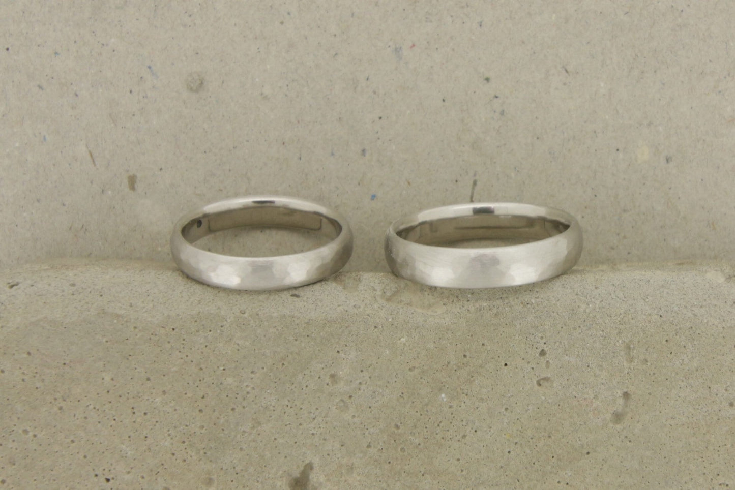 Eheringe Platin, Weißgold, Hammerschlag - Goldschmiede Miret