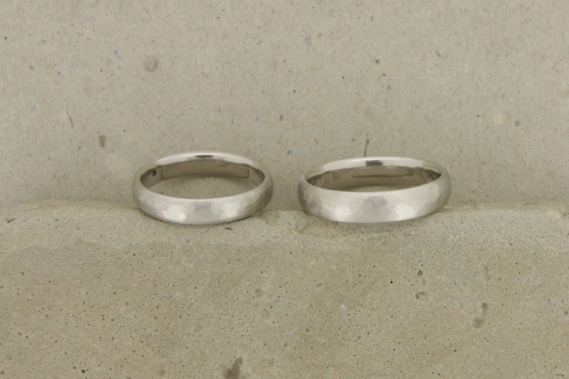 Eheringe Platin, Weißgold, Hammerschlag - Goldschmiede Miret
