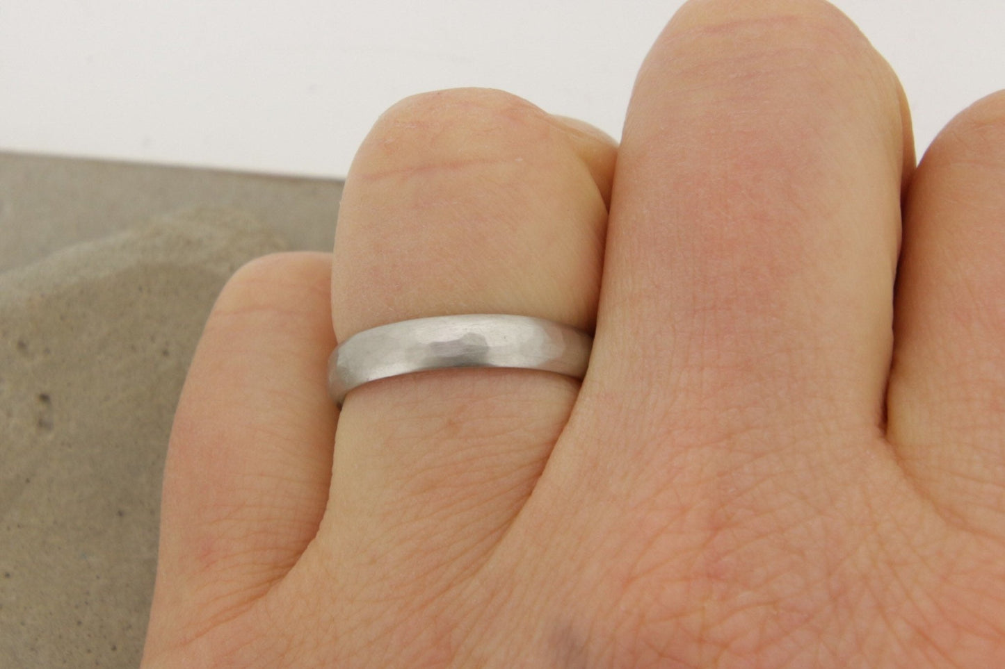 Eheringe Platin, Weißgold, Hammerschlag - Goldschmiede Miret