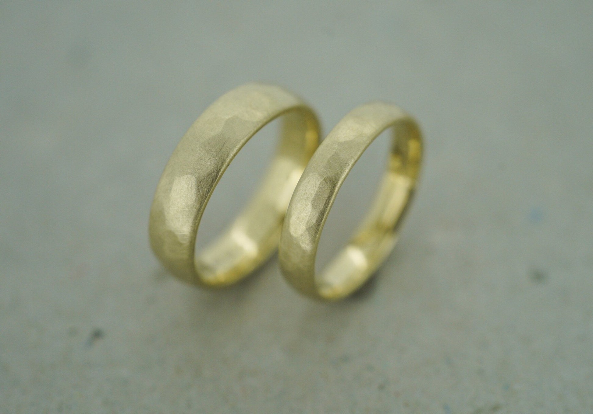 Gelbgold (333/585/750) Eheringpaar | gehämmert - Goldschmiede Miret