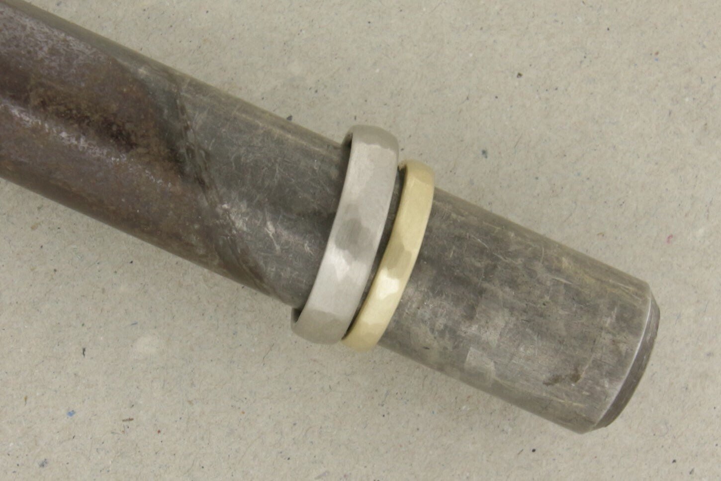Gelbgold (585) und Platin (500) Eheringe | zweifarbig - Goldschmiede Miret