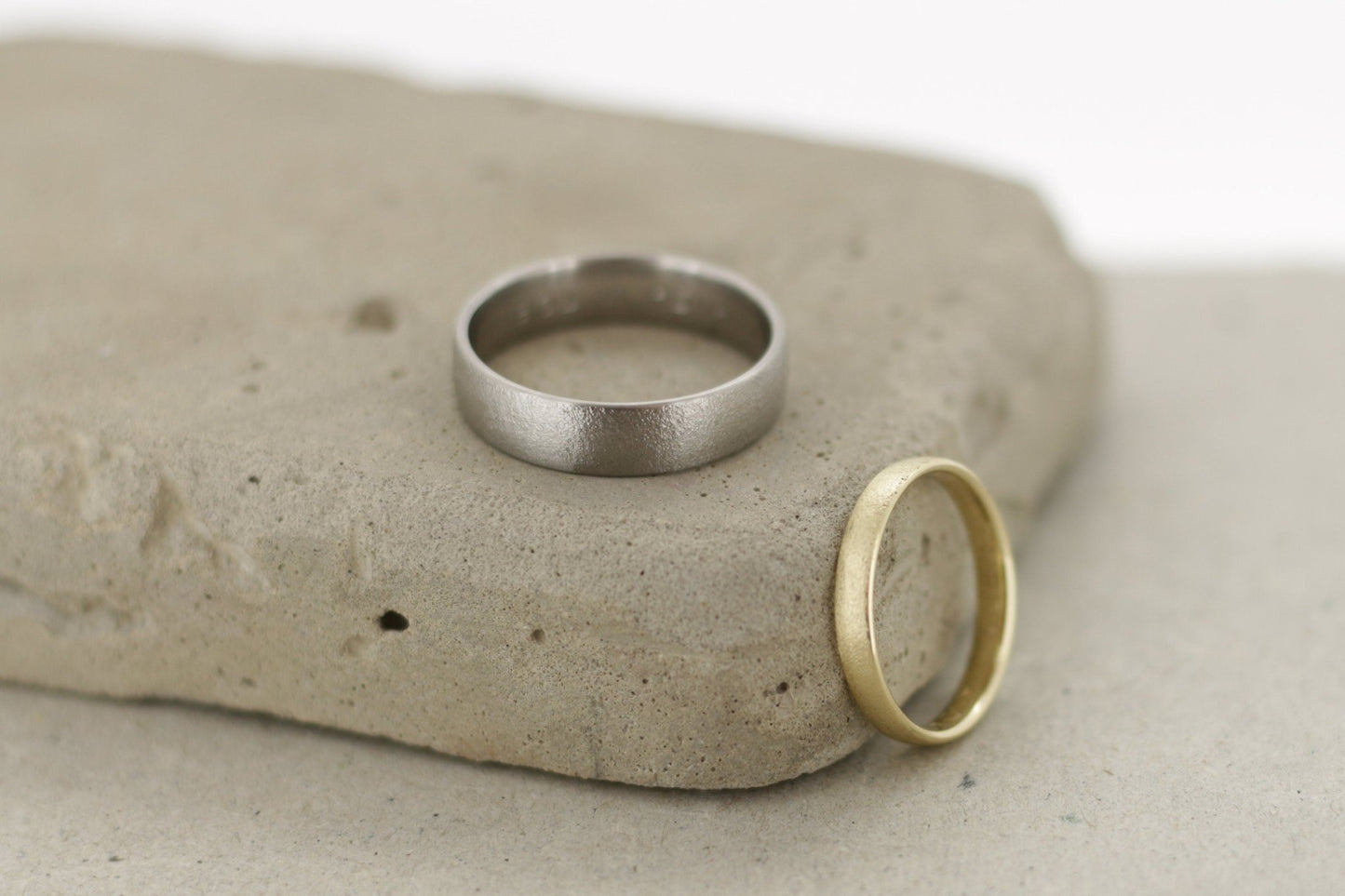 Gelbgold (585) und Platin (600) Eheringe | zweifarbig - Goldschmiede Miret