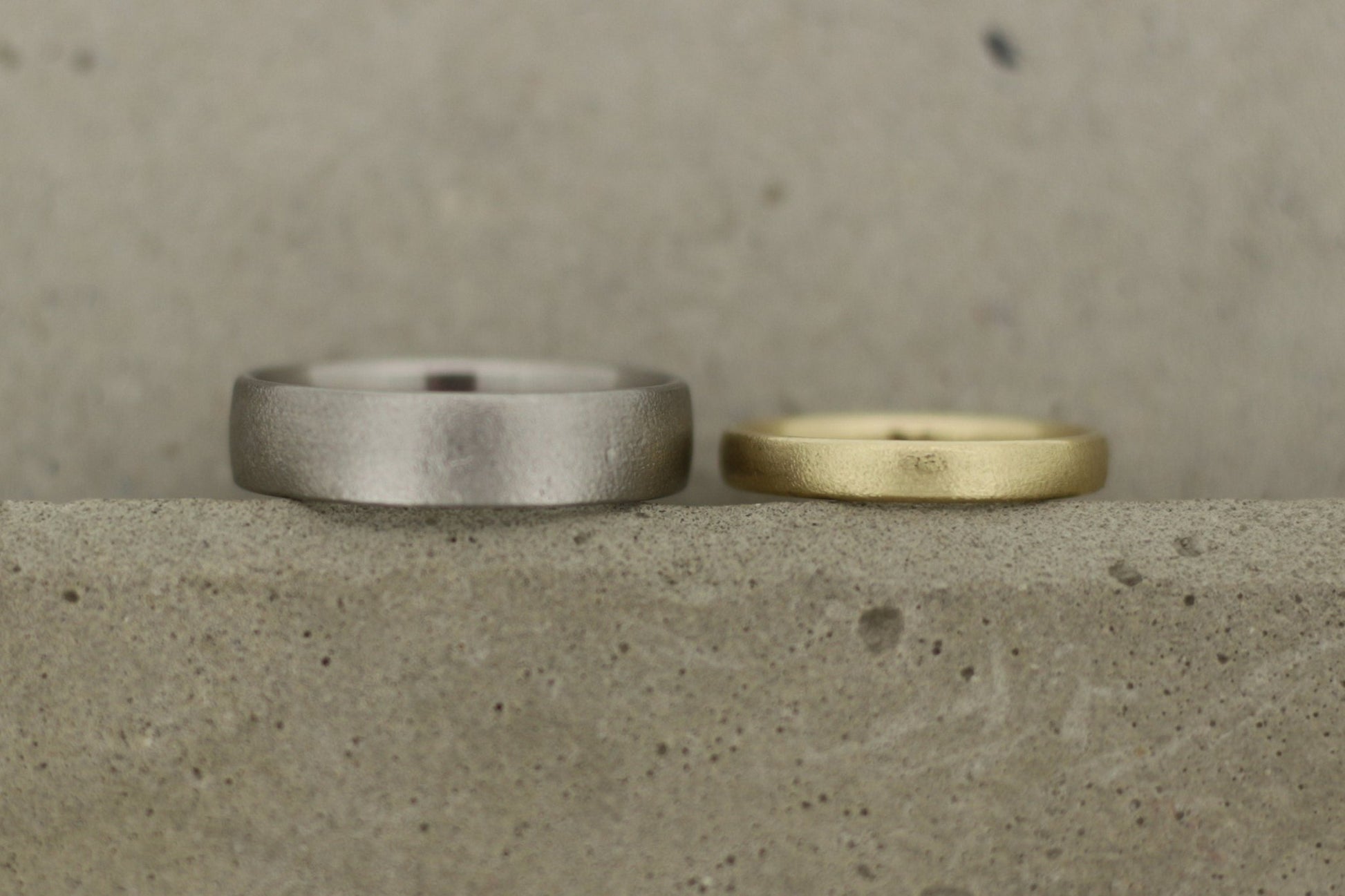 Gelbgold (585) und Platin (600) Eheringe | zweifarbig - Goldschmiede Miret