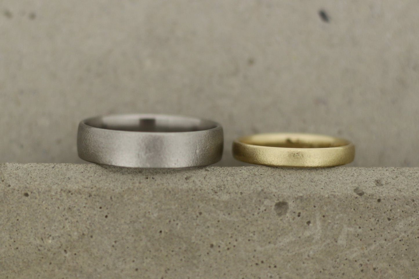 Gelbgold (585) und Platin (600) Eheringe | zweifarbig - Goldschmiede Miret