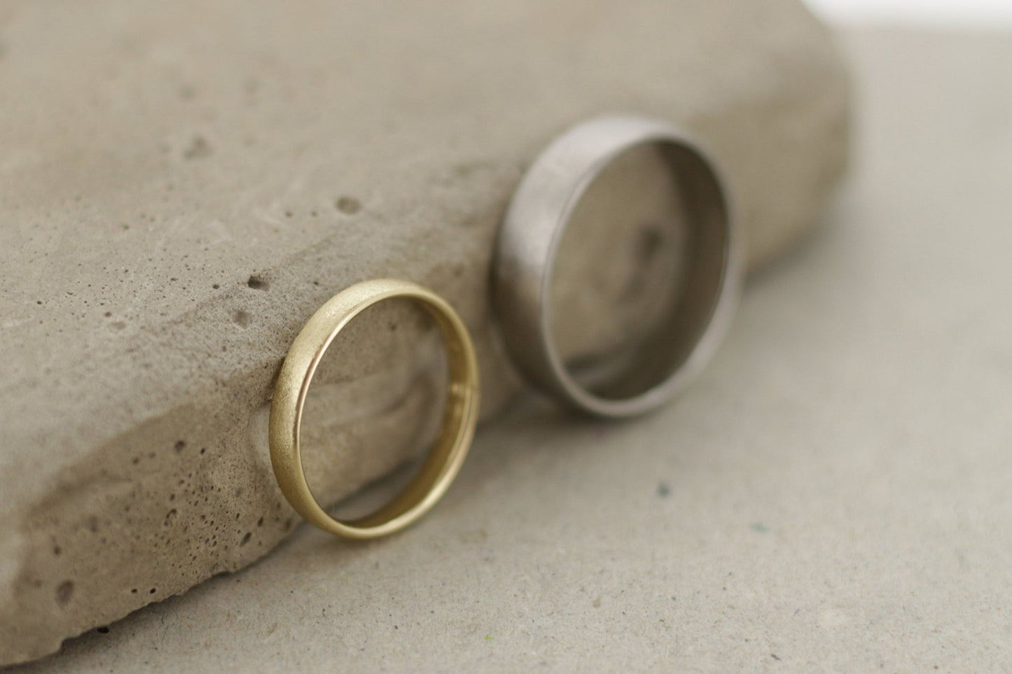 Gelbgold (585) und Platin (600) Eheringe | zweifarbig - Goldschmiede Miret