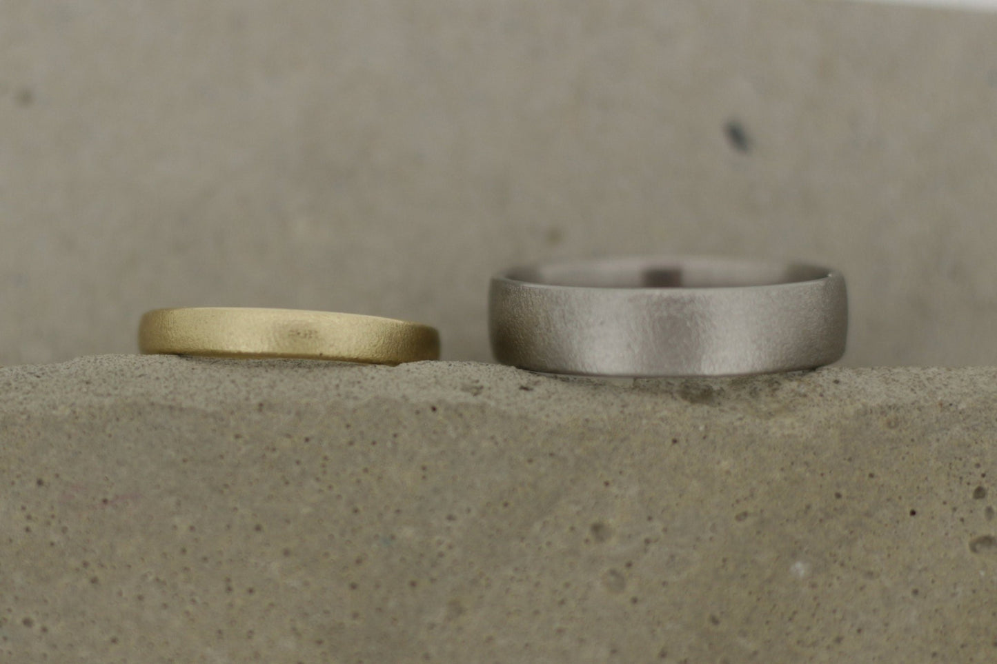 Gelbgold (585) und Platin (600) Eheringe | zweifarbig - Goldschmiede Miret