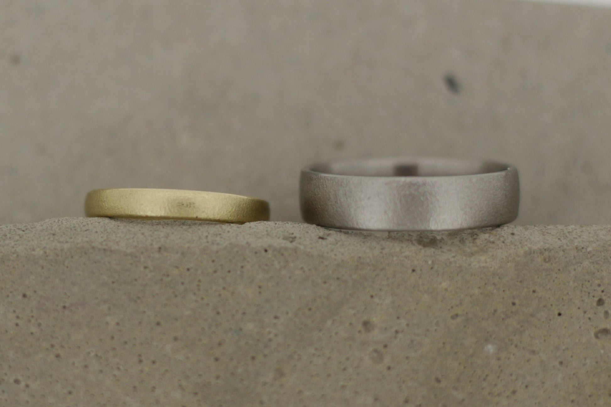 Gelbgold (585) und Platin (600) Eheringe | zweifarbig - Goldschmiede Miret