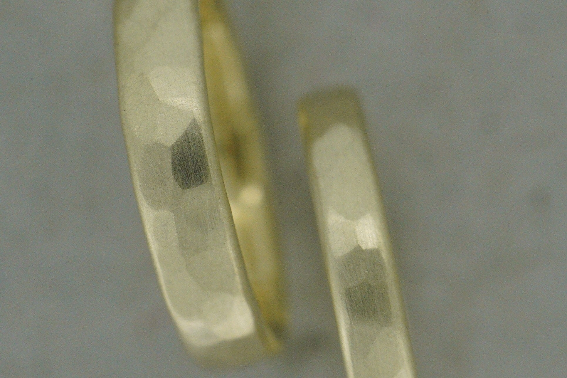 Gelbgold Eheringe (333) | gehämmert - Goldschmiede Miret