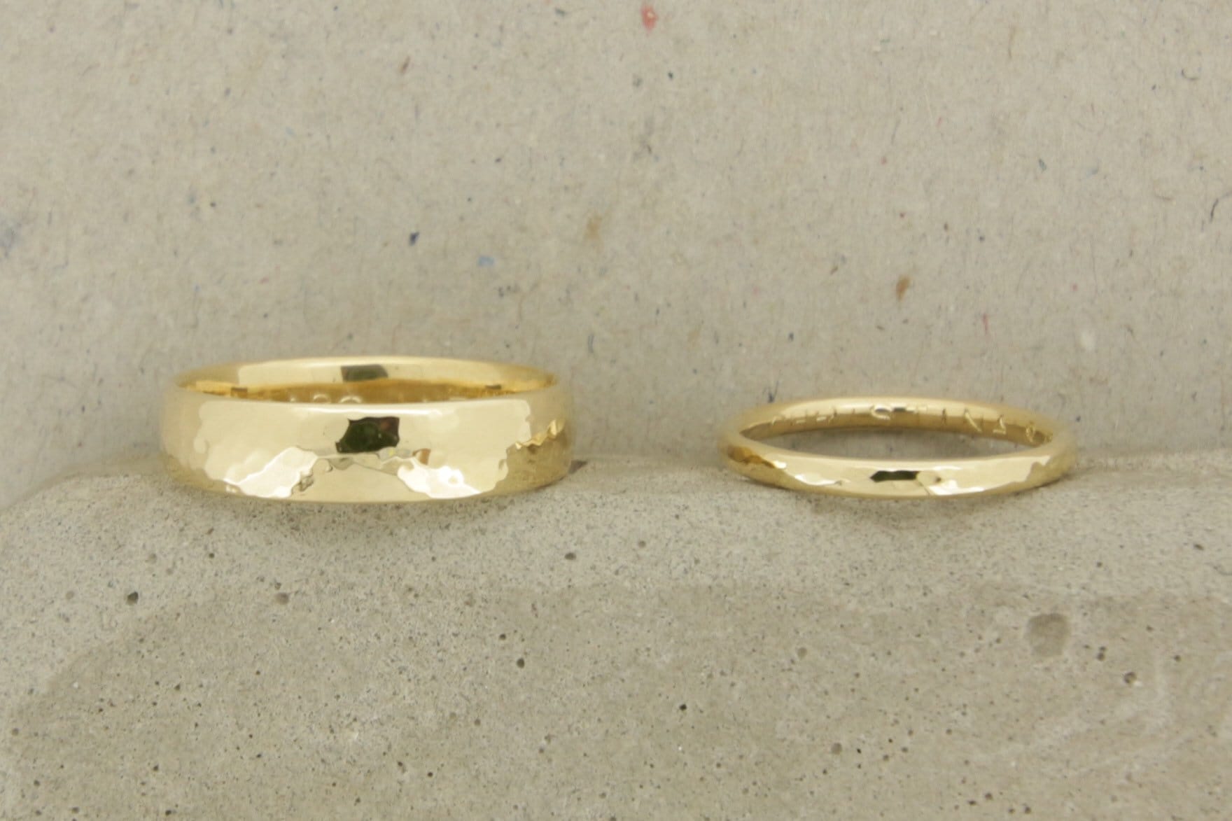 Gelbgold Eheringe (333/585/750) | fein gehämmert | poliert - Goldschmiede Miret