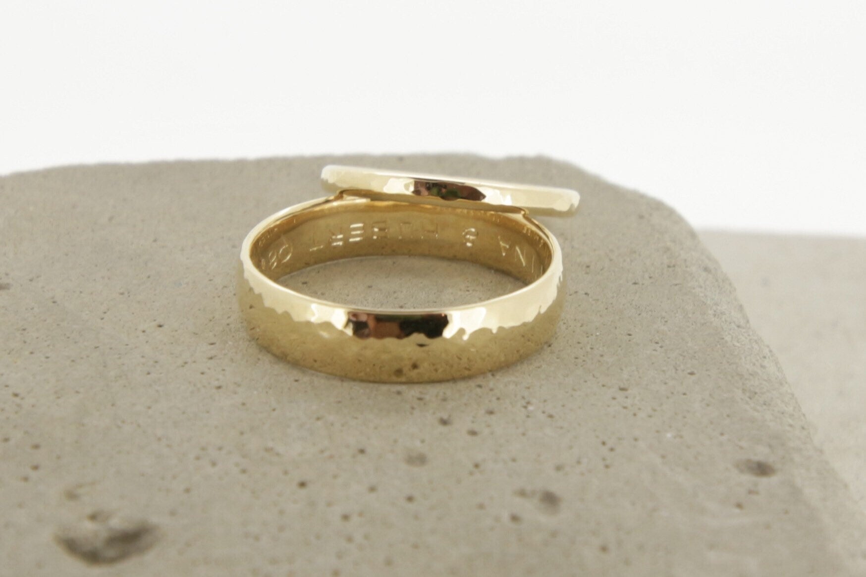 Gelbgold Eheringe (333/585/750) | fein gehämmert | poliert - Goldschmiede Miret