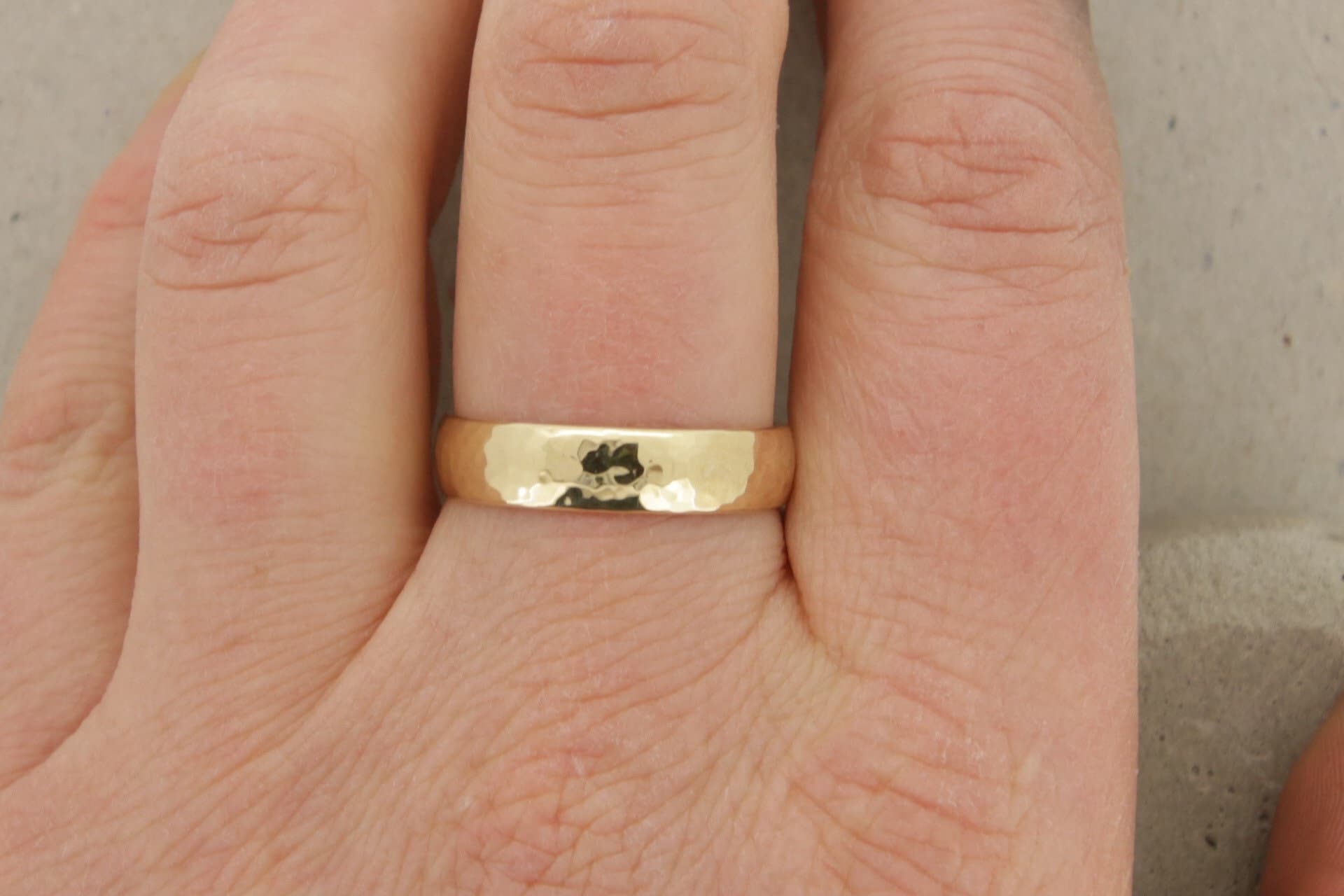 Gelbgold Eheringe (333/585/750) | fein gehämmert | poliert - Goldschmiede Miret