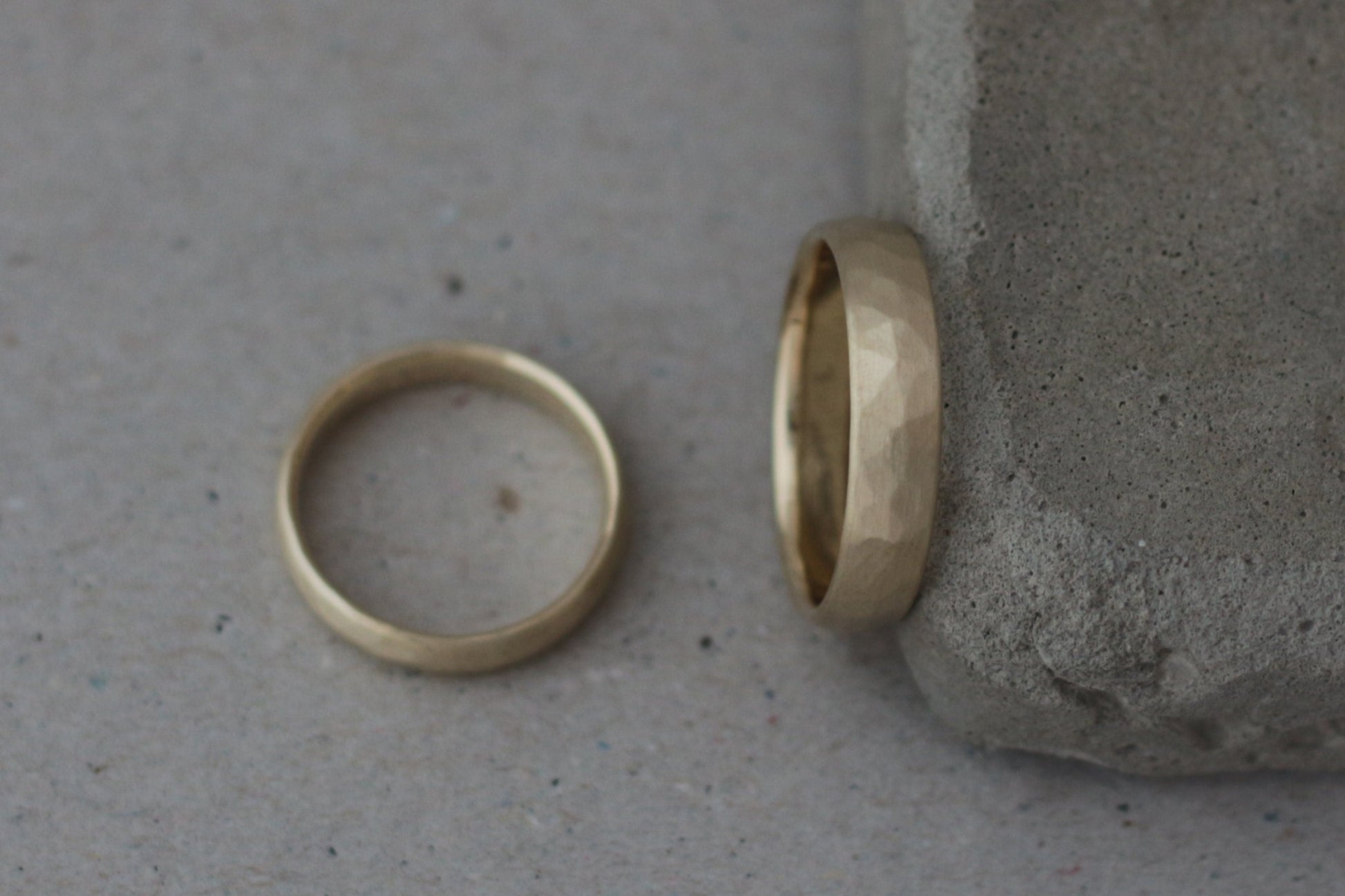 Gelbgold Eheringe (333/585/750) | gehämmert - Goldschmiede Miret