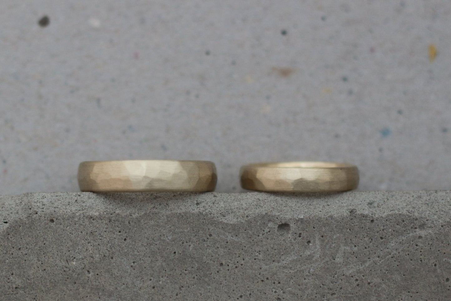 Gelbgold Eheringe (333/585/750) | gehämmert - Goldschmiede Miret